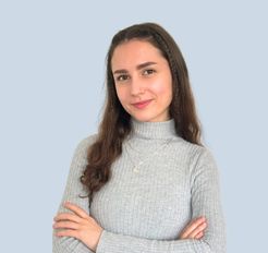 Nikol S. Buchungsmanagerin