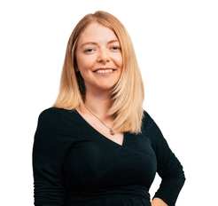 Maria R. Junior Marketing Managerin